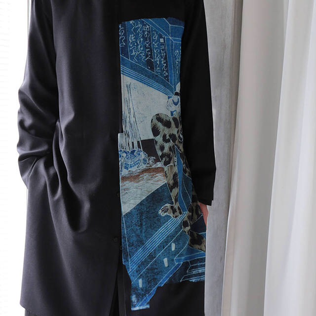 Yohji Yamamoto(ヨウジヤマモト)の19ss Look23 浮世絵コート メンズのジャケット/アウター(モッズコート)の商品写真