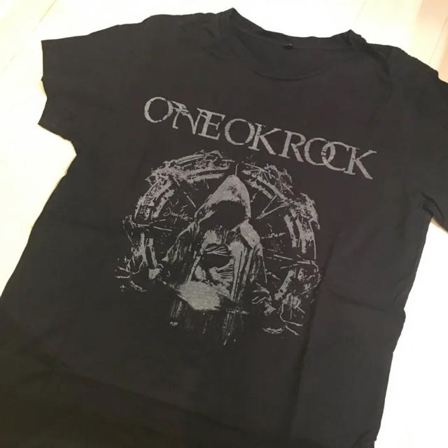 ONE OK ROCK(ワンオクロック)のONE OK ROCK TOUR Tシャツ/BLACK エンタメ/ホビーのタレントグッズ(ミュージシャン)の商品写真