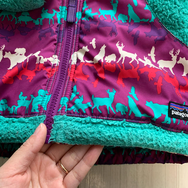 patagonia(パタゴニア)のあさこ様　patagonia リバーシブルアウター キッズ/ベビー/マタニティのキッズ服女の子用(90cm~)(ジャケット/上着)の商品写真