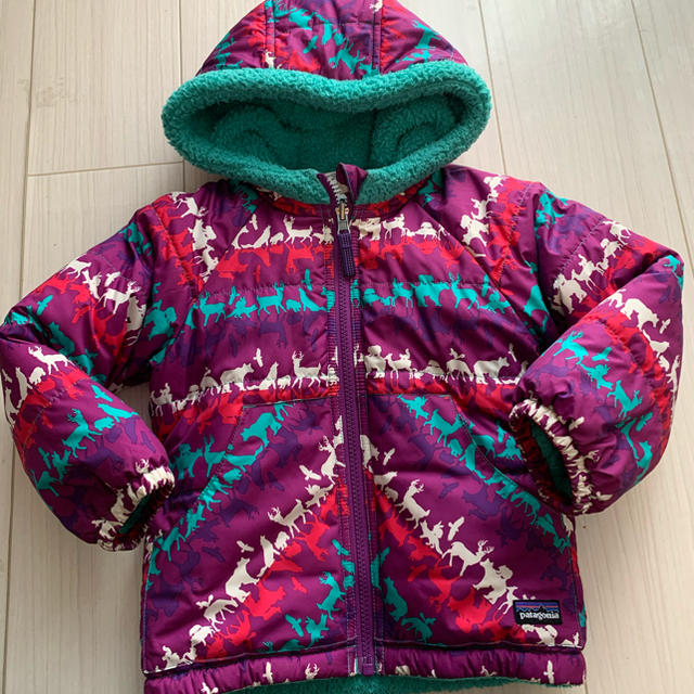 patagonia(パタゴニア)のあさこ様　patagonia リバーシブルアウター キッズ/ベビー/マタニティのキッズ服女の子用(90cm~)(ジャケット/上着)の商品写真