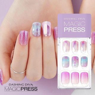 H07 Dashing Diva Magic Press ピンク コスメ/美容のネイル(つけ爪/ネイルチップ)の商品写真