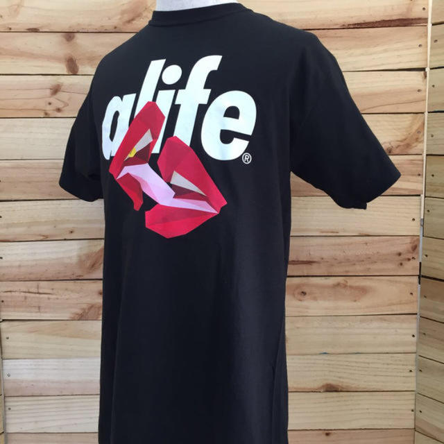 ALIFE(エーライフ)のUSA購入ALIFE KISSESTEE メンズのトップス(Tシャツ/カットソー(半袖/袖なし))の商品写真