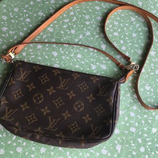 ルイヴィトン(LOUIS VUITTON)のヴィトン  アクセサリーポーチ　斜めがけストラップ付き(ショルダーバッグ)