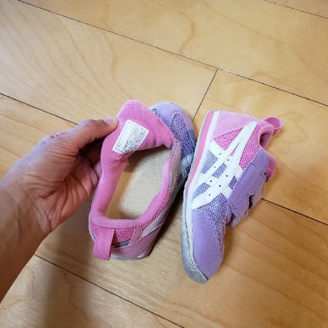 asics(アシックス)のアシックス asics スクスク16cm スニーカー キッズ/ベビー/マタニティのキッズ靴/シューズ(15cm~)(スニーカー)の商品写真