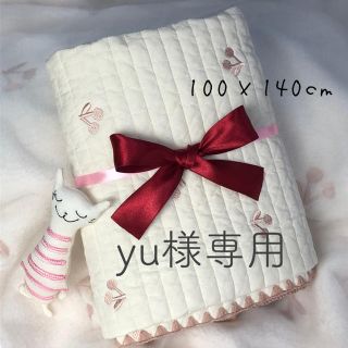 yu様専用　さくらんぼ柄 ベビーイブル マット／ピンク刺繍 100×140(ベビー布団)