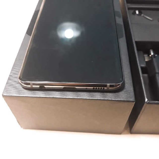 SAMSUNG(サムスン)の専用 Samsung Galaxy S10  新品同様 ブラック スマホ/家電/カメラのスマートフォン/携帯電話(スマートフォン本体)の商品写真