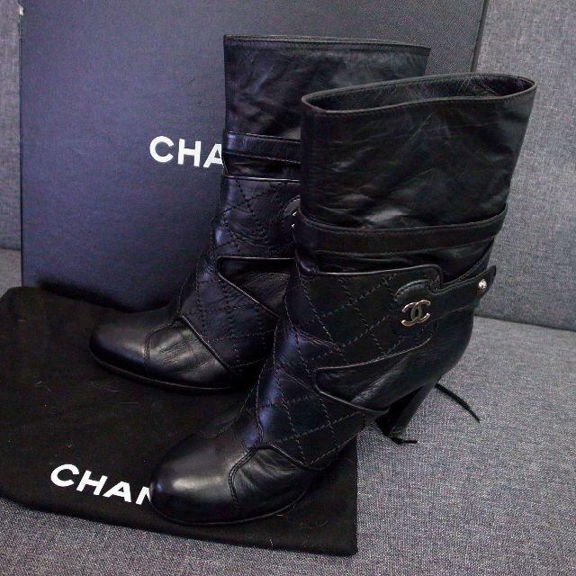 CHANEL(シャネル)の正規品☆シャネル　ブーツ　レザー　黒　マトラッセ　靴　シューズ　ココマーク　財布 レディースの靴/シューズ(ブーツ)の商品写真