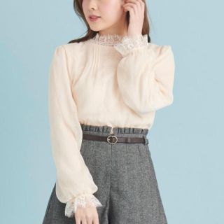 マジェスティックレゴン(MAJESTIC LEGON)の新品♡タグ付き♪ 透け感のある柔らかなシフォン生地のトップス　アイボリー大特価(シャツ/ブラウス(長袖/七分))