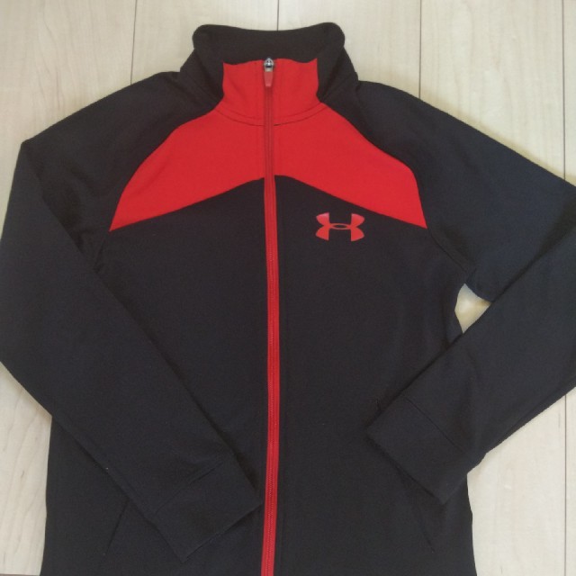 UNDER ARMOUR(アンダーアーマー)のアンダーアーマー パーカー YLG 140～150 キッズ/ベビー/マタニティのキッズ服男の子用(90cm~)(ジャケット/上着)の商品写真