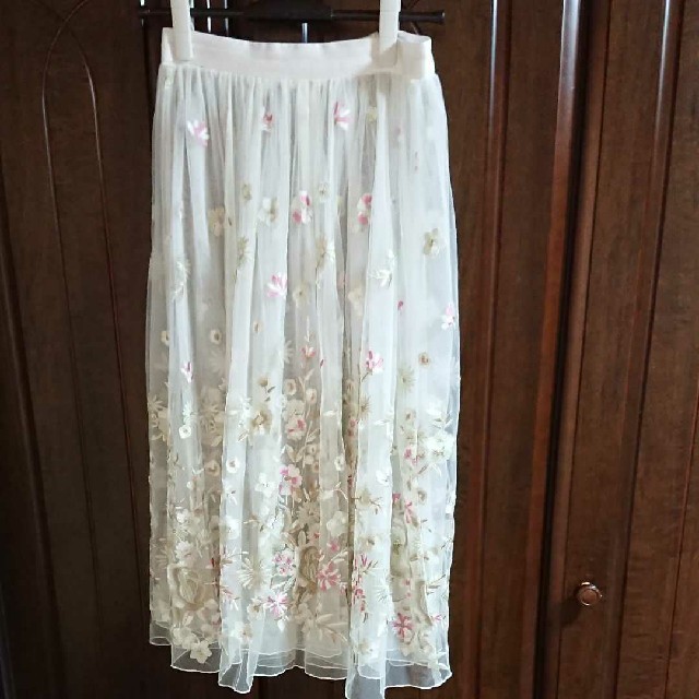Lily Brown(リリーブラウン)の専用  白花柄レーススカート レディースのスカート(ロングスカート)の商品写真
