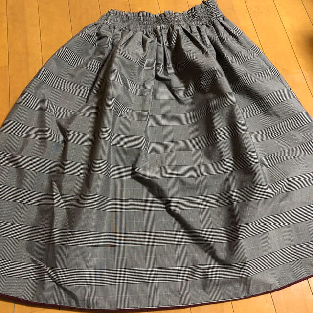 LOWRYS FARM(ローリーズファーム)のリバーシブルフレアースカート レディースのスカート(ひざ丈スカート)の商品写真
