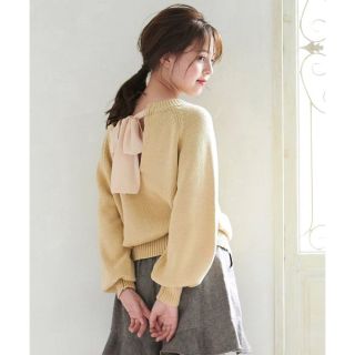 マジェスティックレゴン(MAJESTIC LEGON)の新品　マジェスティックレゴン　リボンが可愛い♡ニット  セーター　イエロー系 M(ニット/セーター)