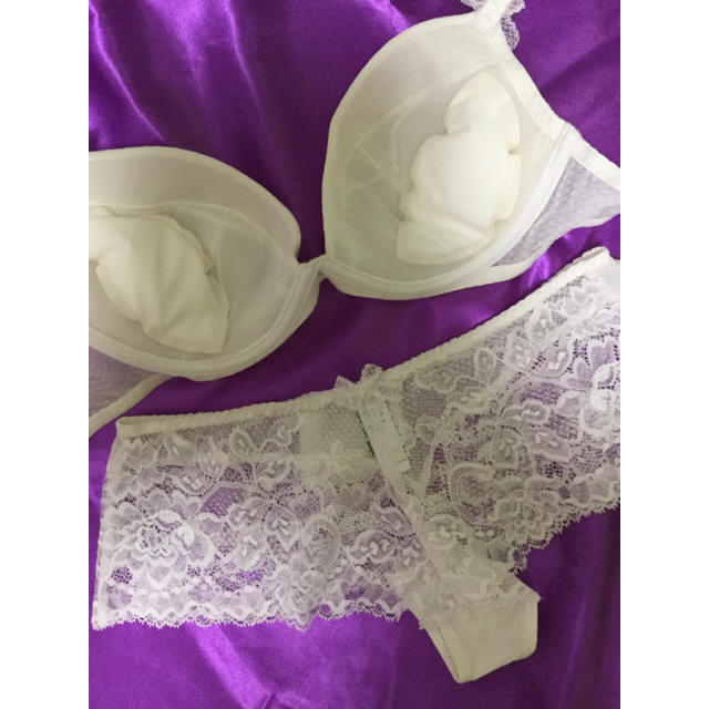 LA PERLA(ラペルラ)のAUBADEオーバドゥCASABLANCA 75C/2 セット sale対象品 レディースの下着/アンダーウェア(ブラ&ショーツセット)の商品写真