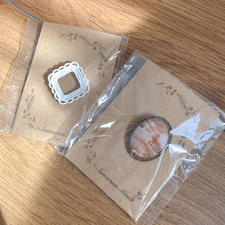サマンサモスモス(SM2)のnori様専用 サマンサモスモス  真鍮と陶器風ブローチ(ブローチ/コサージュ)