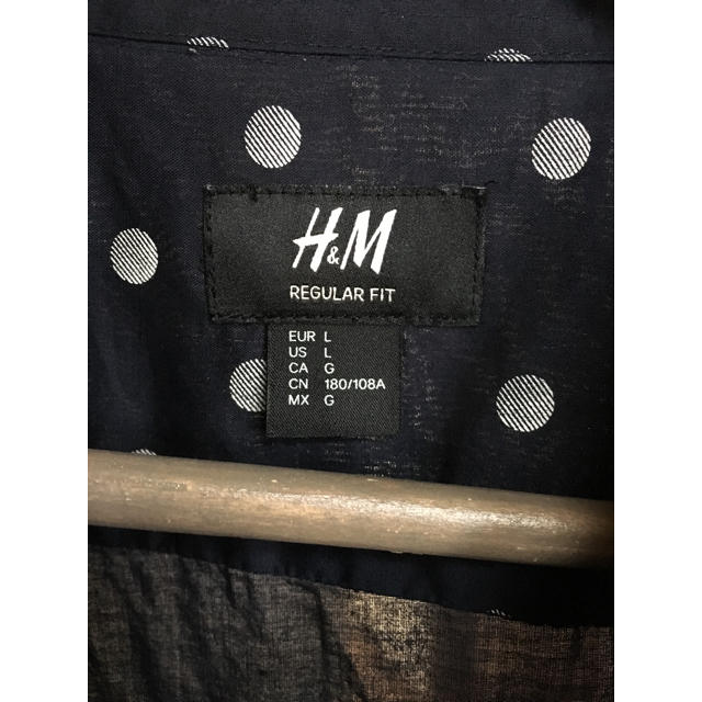 H&M(エイチアンドエム)のネイビー   ホワイト  ドットシャツ！ メンズのトップス(シャツ)の商品写真