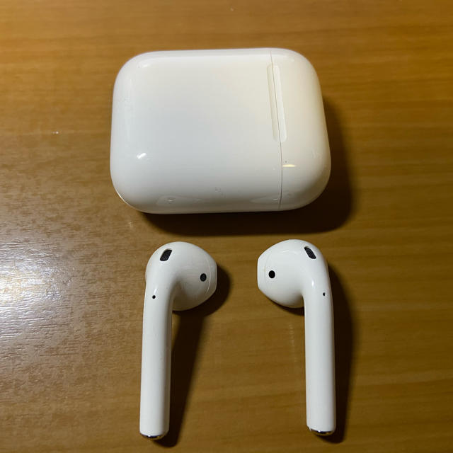 Apple(アップル)のapple airpods 第2世代 本体&付属品付き 即日発送 スマホ/家電/カメラのオーディオ機器(ヘッドフォン/イヤフォン)の商品写真