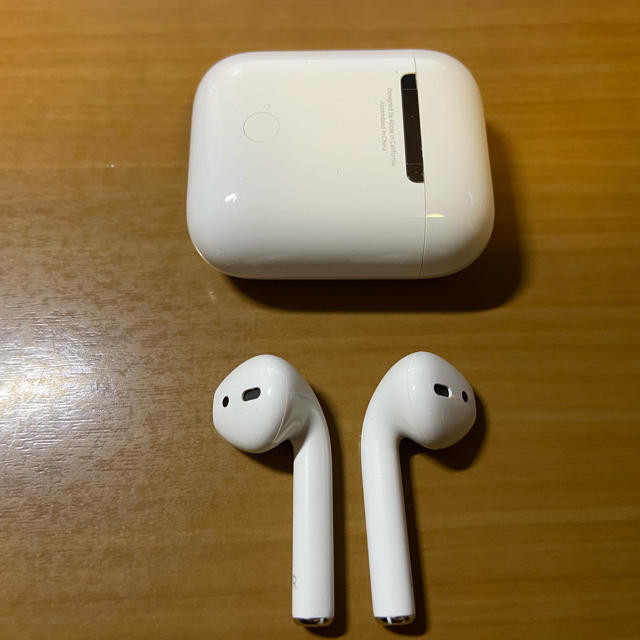 Apple(アップル)のapple airpods 第2世代 本体&付属品付き 即日発送 スマホ/家電/カメラのオーディオ機器(ヘッドフォン/イヤフォン)の商品写真