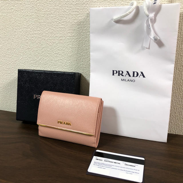 PRADA(プラダ)の在庫処分セール！PRADA(プラダ)2つ折り財布★サフィアーノ:ピンク レディースのファッション小物(財布)の商品写真