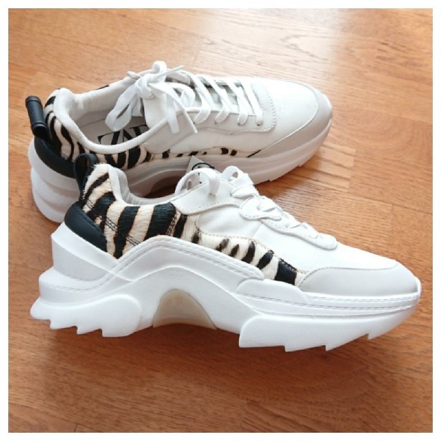 ZARA - タグつき新品 ZARA アニマル柄スニーカーの通販 by RIIin ZARA - タグつき新品 ZARA アニマル柄スニーカーの通販 by RIIin