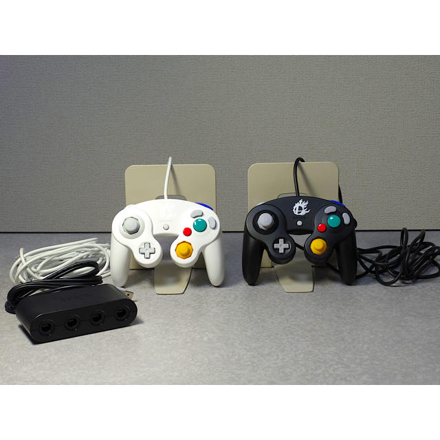 正規取扱店舗 ゲームキューブコントローラ スマブラブラック&ホワイト + WiiU接続タップ