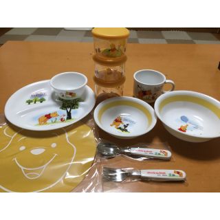 クマノプーサン(くまのプーさん)の新品　ベビー　赤ちゃん用　食器　プーさん　離乳食　食器セット(離乳食器セット)