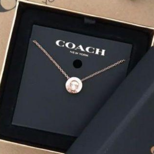 COACH(コーチ)のラスト　新品 COACH ネックレス ピンクゴールド レディースのアクセサリー(ネックレス)の商品写真