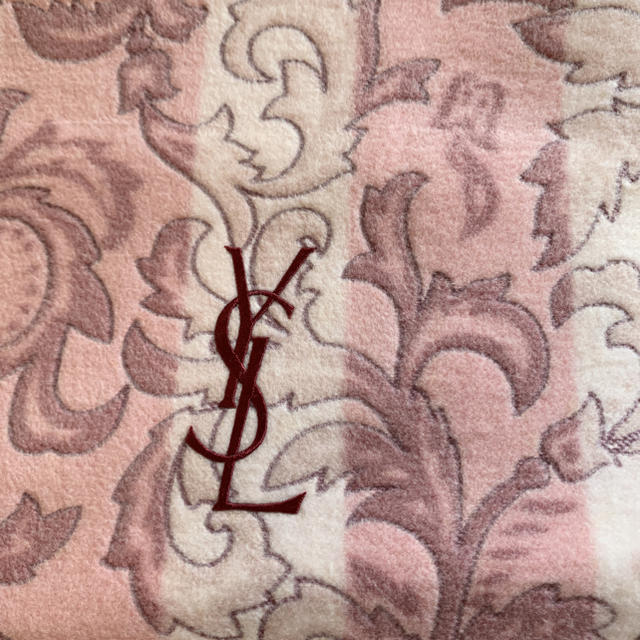 Yves Saint Laurent Beaute(イヴサンローランボーテ)の未使用 イヴ サン ローラン 毛布 インテリア/住まい/日用品の寝具(毛布)の商品写真