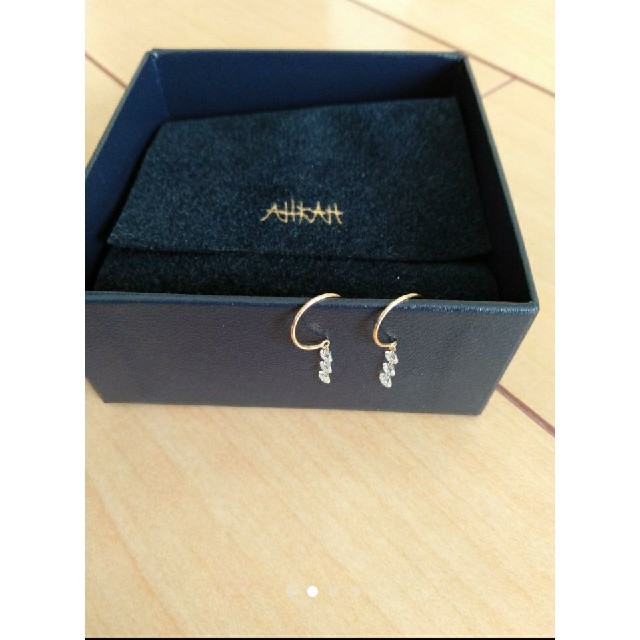 AHKAH(アーカー)の【美品】アーカーAHKAH　ベアピアス　ダイヤ　18k レディースのアクセサリー(ピアス)の商品写真