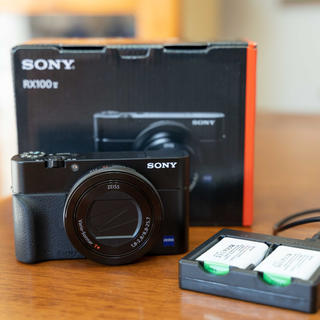 ソニー(SONY)のRX100M5(コンパクトデジタルカメラ)