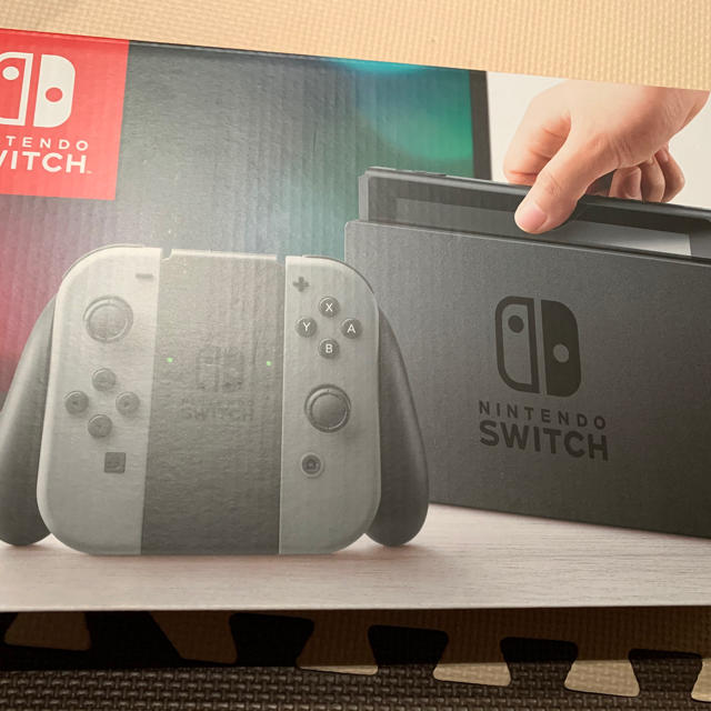 Nintendo Switch(ニンテンドースイッチ)のNintendo Switch  グレー　本体 エンタメ/ホビーのゲームソフト/ゲーム機本体(家庭用ゲーム機本体)の商品写真