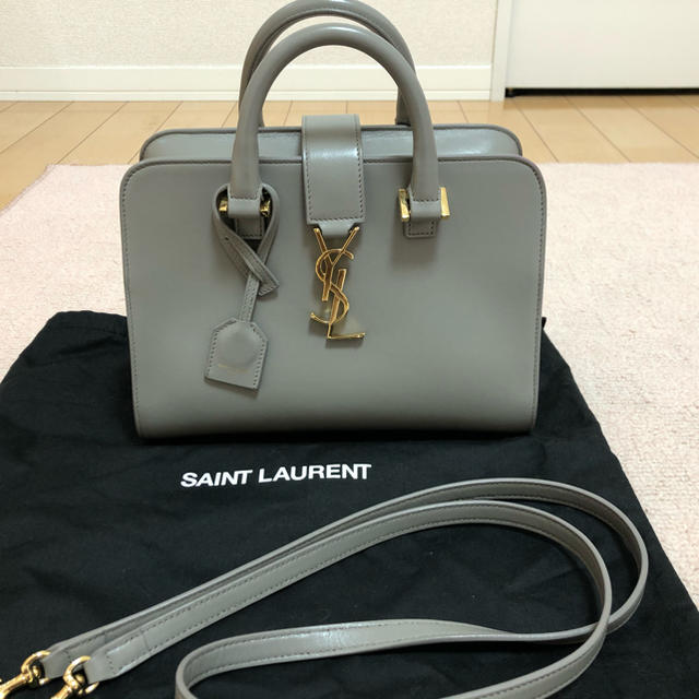 Saint Laurent(サンローラン)のベイビーカバス　サンローラン  グレー　人気 レディースのバッグ(ショルダーバッグ)の商品写真