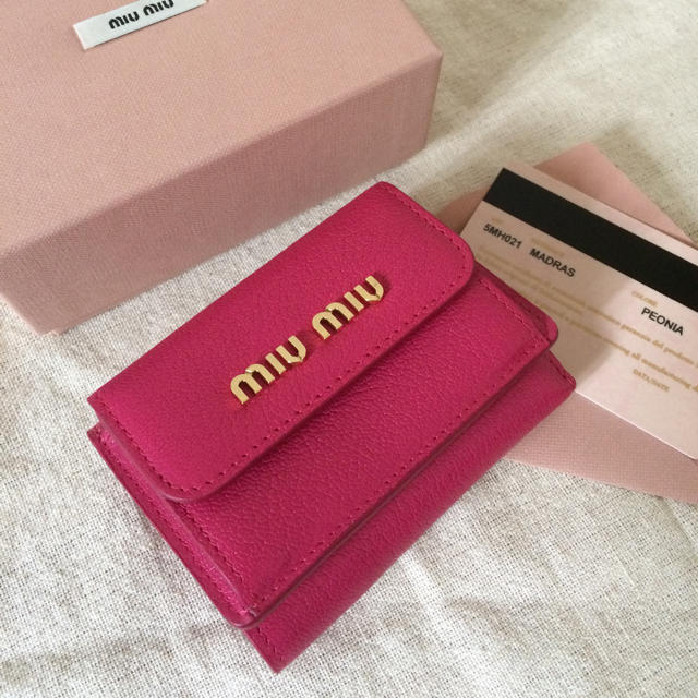 miumiu(ミュウミュウ)のmiumiu 極ミニ財布♡マドラス♡PEONIAピンク♡可愛いサイズ レディースのファッション小物(財布)の商品写真