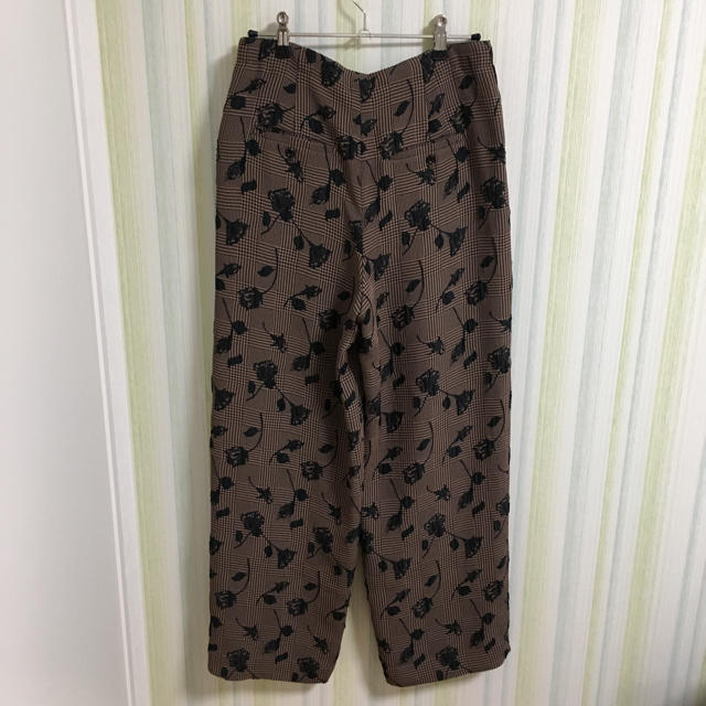 GREED(グリード)の【Shuri様専用】GREED flower check pants レディースのパンツ(カジュアルパンツ)の商品写真