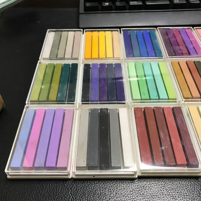 ほぼ新品】ホルベイン アーチストオイルパステル 100色セット ほぼ新品】ホルベイン アーチストオイルパステル 100色セット