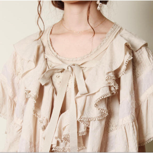 fur fur(ファーファー)のFrill blouse＊ レディースのトップス(シャツ/ブラウス(長袖/七分))の商品写真