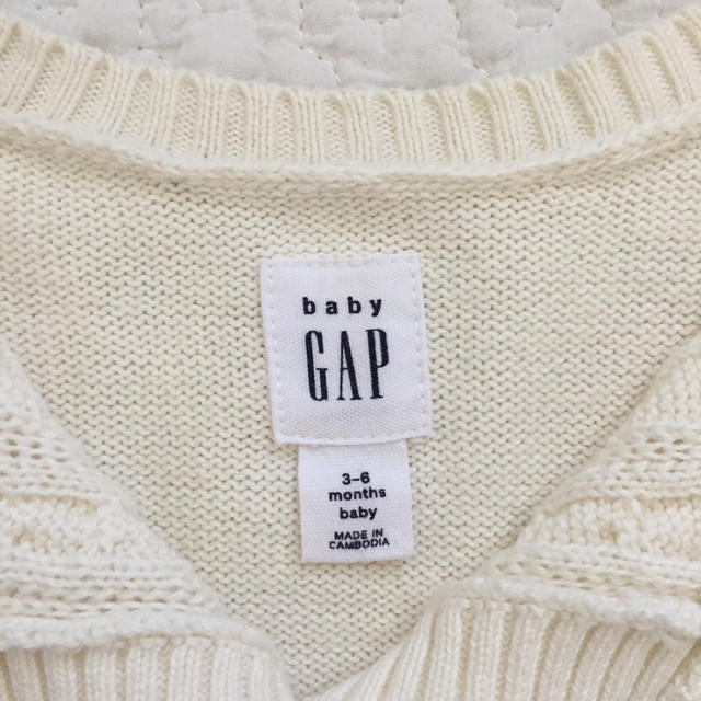 babyGAP(ベビーギャップ)のbabygap フリルニットカーディガン♡オフホワイト キッズ/ベビー/マタニティのベビー服(~85cm)(カーディガン/ボレロ)の商品写真