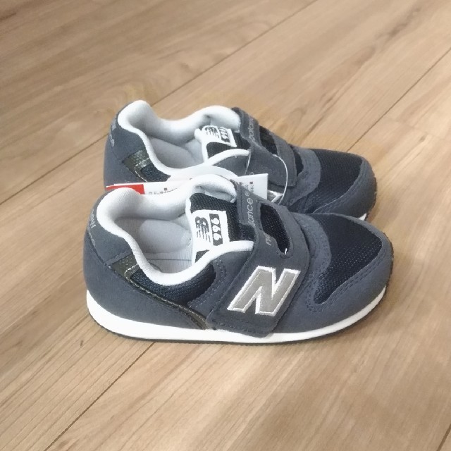 New Balance(ニューバランス)の箱なし ニューバランス ベビー スニーカー
13.5cm ネイビー
 キッズ/ベビー/マタニティのベビー靴/シューズ(~14cm)(スニーカー)の商品写真