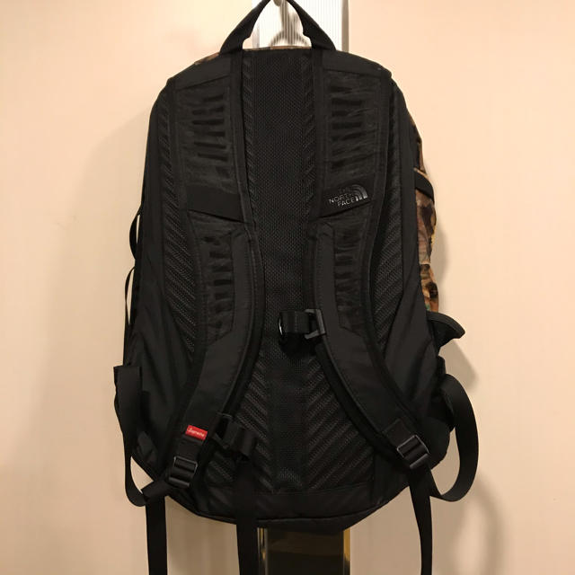 Supreme(シュプリーム)のPocono Backpack Leaves  supreme メンズのバッグ(バッグパック/リュック)の商品写真