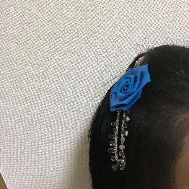 ターコイズ色のバラの髪飾り 2個 ハンドメイドのアクセサリー(ヘアアクセサリー)の商品写真