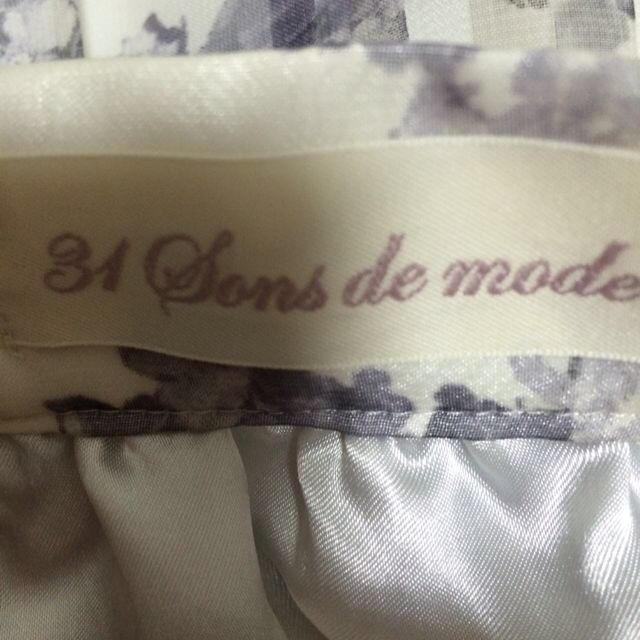 31 Sons de mode(トランテアンソンドゥモード)の花柄スカート レディースのスカート(ひざ丈スカート)の商品写真