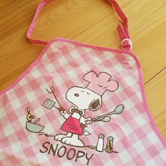 SNOOPY(スヌーピー)のスヌーピー エプロン エンタメ/ホビーのおもちゃ/ぬいぐるみ(キャラクターグッズ)の商品写真