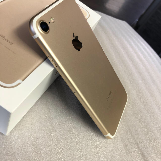 Apple iPhone7 128GB GOLD SIMフリーの通販 by いろいろ｜アップルならラクマ - 美品 在庫限定品
