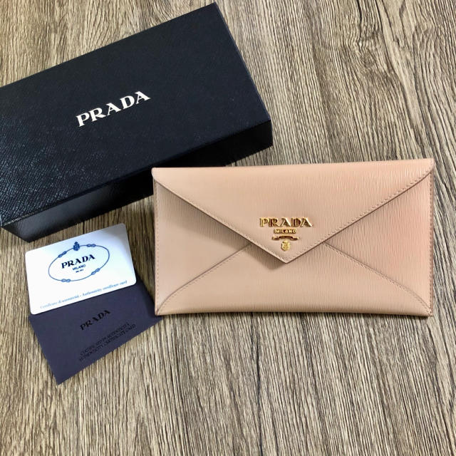 PRADA(プラダ)の再入荷 プラダ レア 長財布 サフィアーノ レター ベージュ cipria レディースのファッション小物(財布)の商品写真