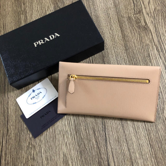 PRADA(プラダ)の再入荷 プラダ レア 長財布 サフィアーノ レター ベージュ cipria レディースのファッション小物(財布)の商品写真