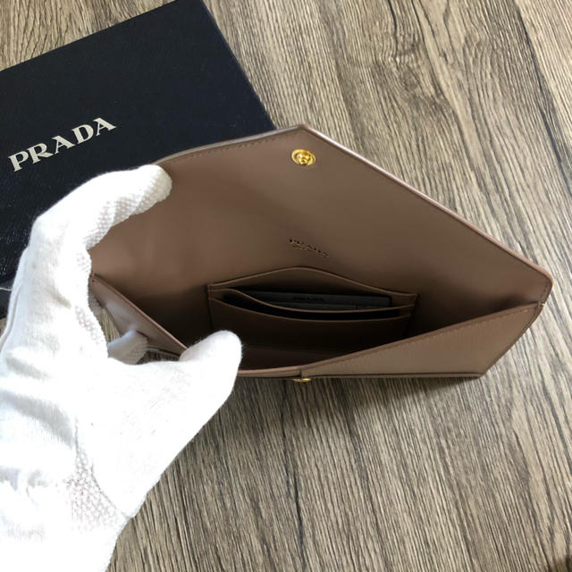 PRADA(プラダ)の再入荷 プラダ レア 長財布 サフィアーノ レター ベージュ cipria レディースのファッション小物(財布)の商品写真