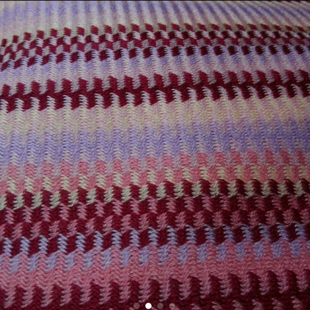 SHIPS(シップス)の新品　松井ニット　knitting inn　マフラー　ピンク　ラベンダー レディースのファッション小物(マフラー/ショール)の商品写真