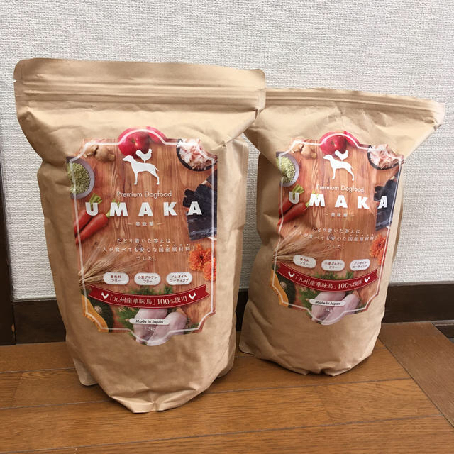 UMAKA プレミアムドッグフード 1.5kgと1.2kg その他のペット用品(ペットフード)の商品写真