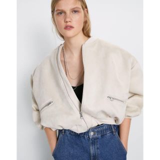 ザラ(ZARA)のスエード風ボンバージャケット　M(ブルゾン)