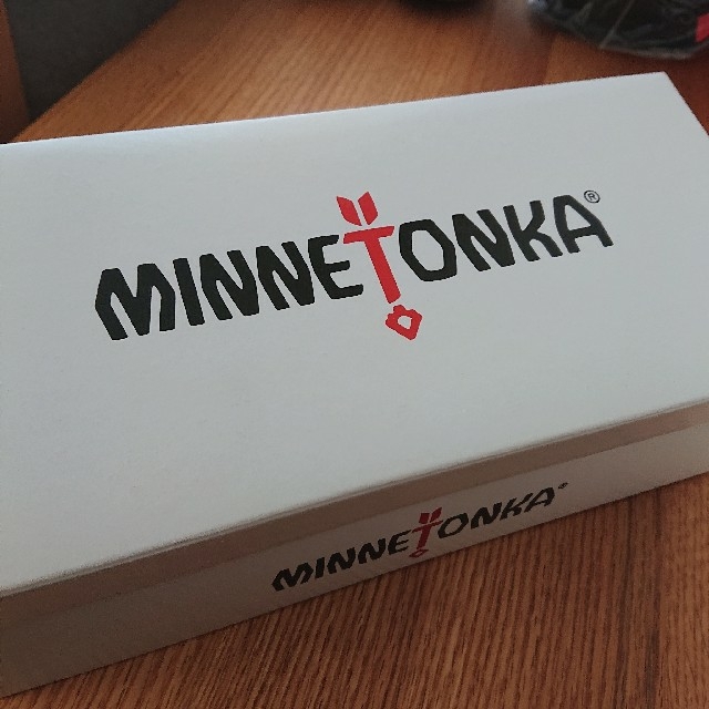 Minnetonka(ミネトンカ)のミネトンカ ボア モカシン レディースの靴/シューズ(スリッポン/モカシン)の商品写真