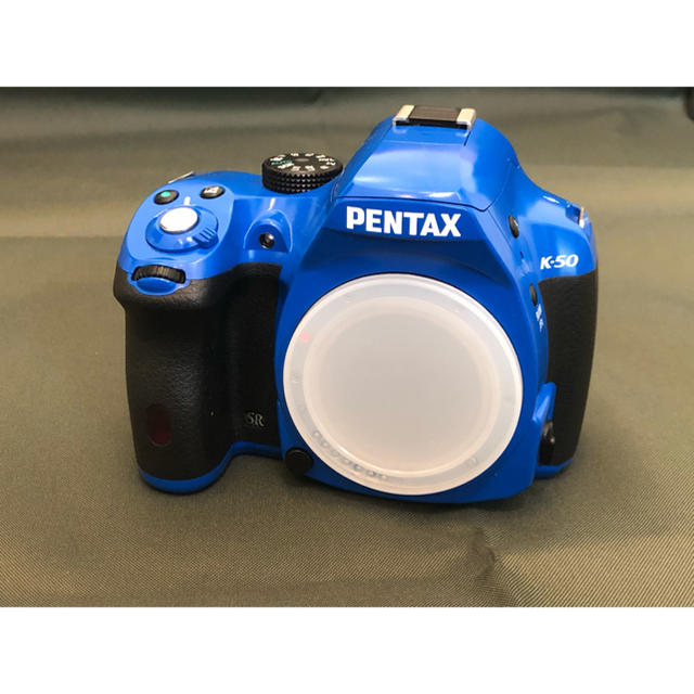 PENTAX(ペンタックス)のPENTAX K-50 ブルー APS-C デジタル一眼レフカメラ スマホ/家電/カメラのカメラ(デジタル一眼)の商品写真